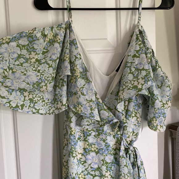 NWT- LuLus Rite of Spring Green Floral Print Cold Shoulder Wrap Dress - Picture 2 of 4